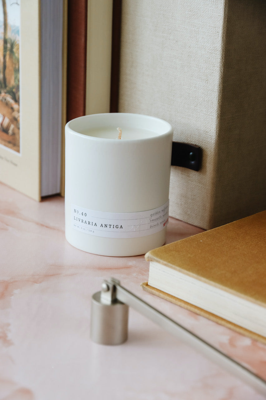Aerangis No. 40 Livraria Antiga Candle – Sandalwood, Saffron & Leather 8 oz