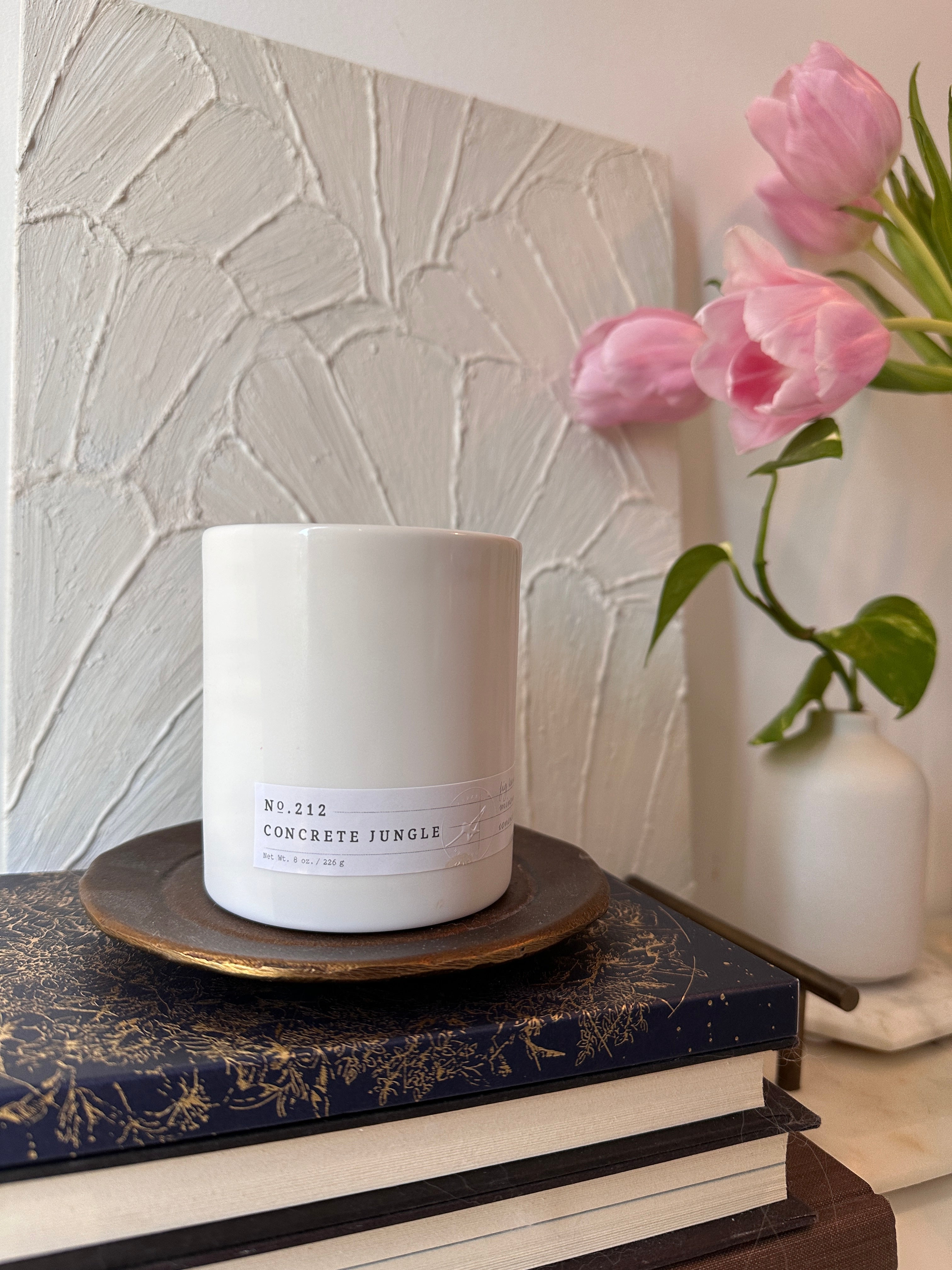 Aerangis No. 212 Concrete Jungle Candle – Bergamot, Cedarwood & Mineral Scent